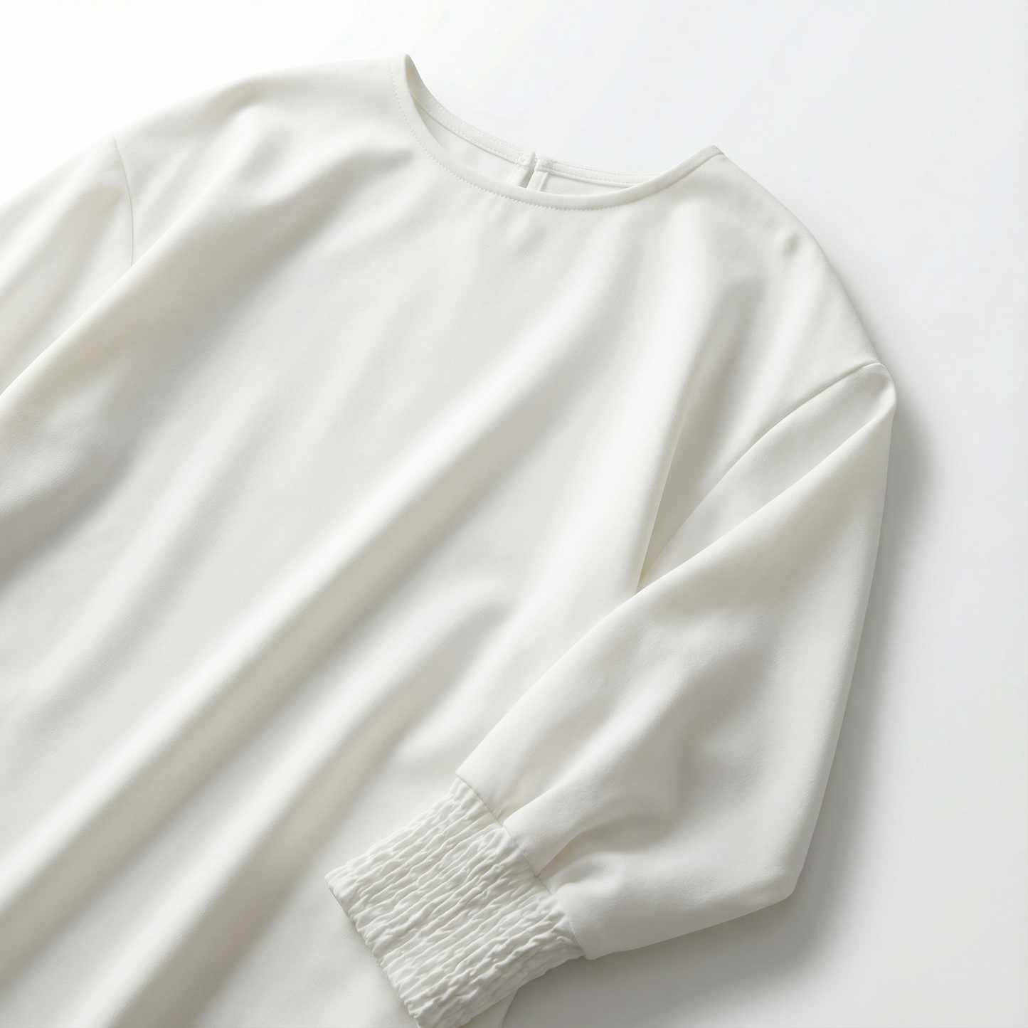 ESSENTA™ – 長袖ラウンドネックトップ