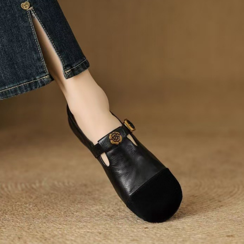 HOKUJO™ –  本革シープスキン マリージェーン カメリアアクセント付き