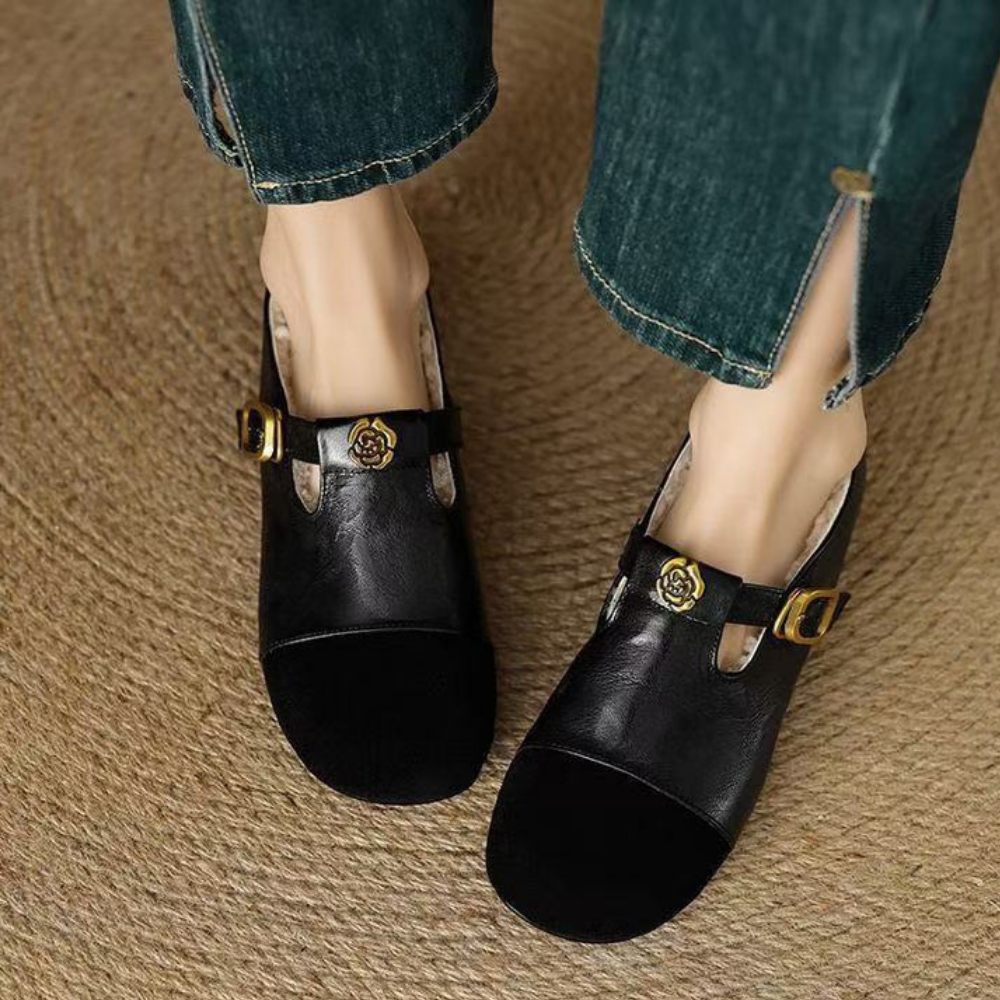 HOKUJO™ –  本革シープスキン マリージェーン カメリアアクセント付き