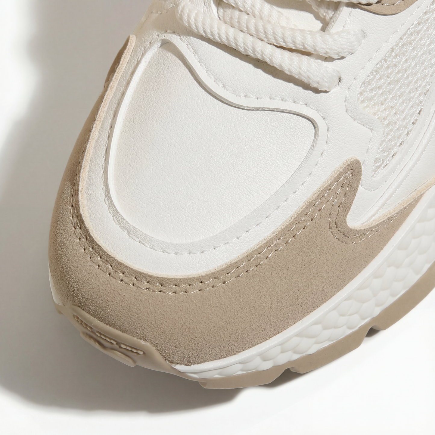 SOLEA™ – ソフトクッション厚底スニーカー