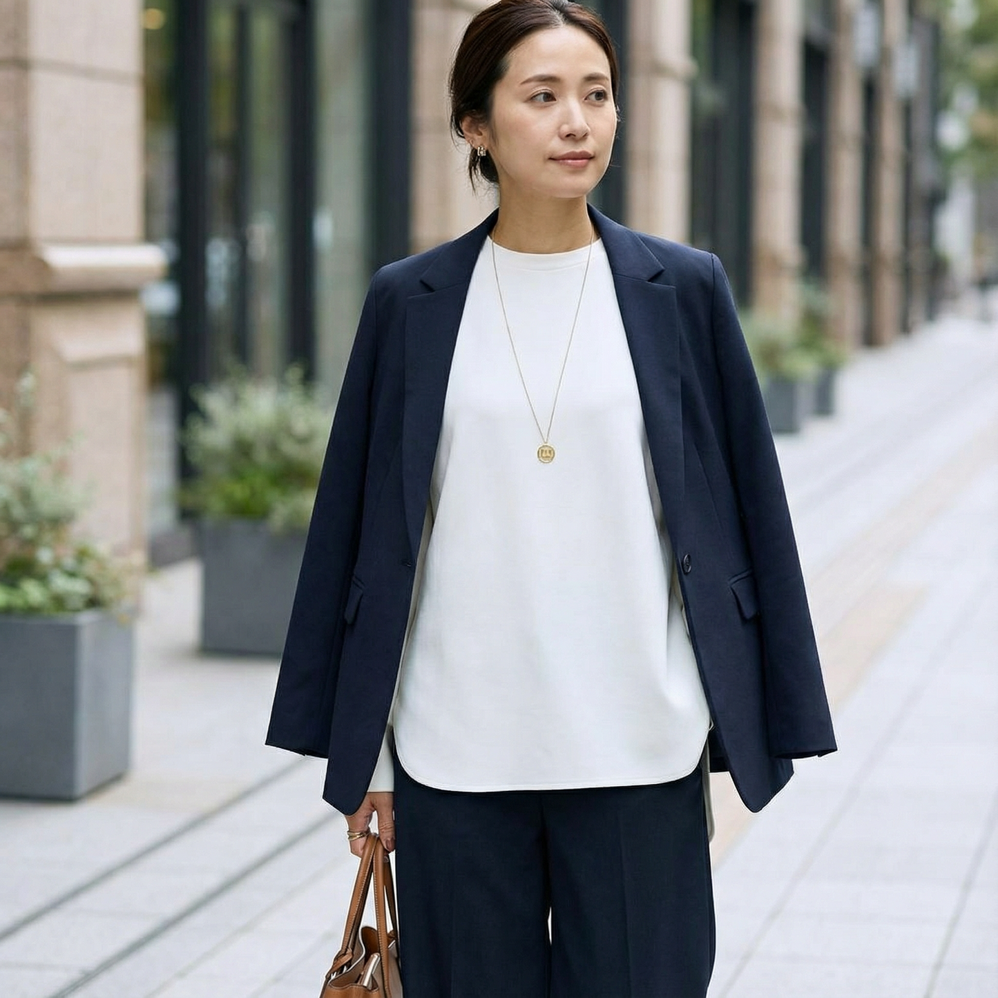 ESSENTA™ – 長袖ラウンドネックトップ